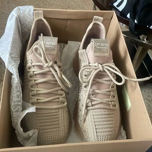 Steve Madden model SMNY90 size 9.5 sneakers